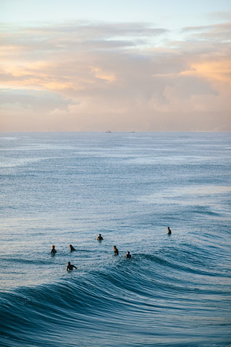 Surfing in Playa Waikiki 